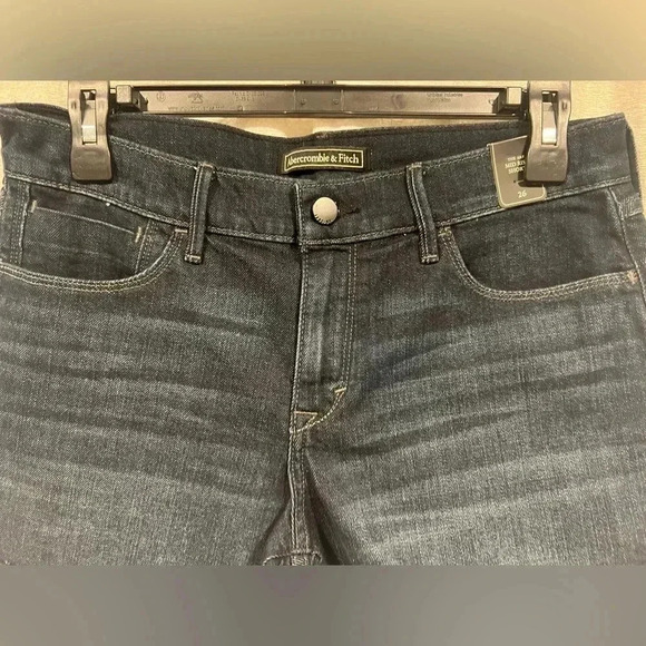 Abercrombie & Fitch Jean Shorts NWT - Picture 2 of 4